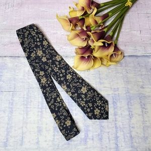 Brooklyn Wolf Linen Floral Tie
